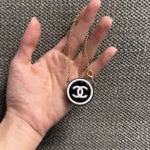 Mini Geantă Labubu – Model Chanel Rotund Alb-Negru - imagine 2