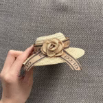 Pălărie Labubu Bej – Accesoriu cu floare și panglică Gucci - imagine 2