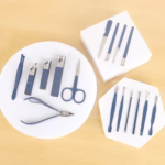 Set profesional 16 piese pentru manichiură, pedichiură și îngrijire facială, cu husă elegantă din piele ecologică, mov - imagine 8