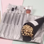 Set portabil 7 piese pentru machiaj cu husa gri - imagine 2