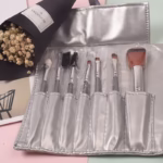 Set portabil 7 piese pentru machiaj cu husa gri - imagine 3